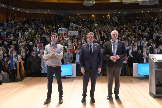 Sergio Massa junto a Eduardo de Pedro y Jaime Perczyk.